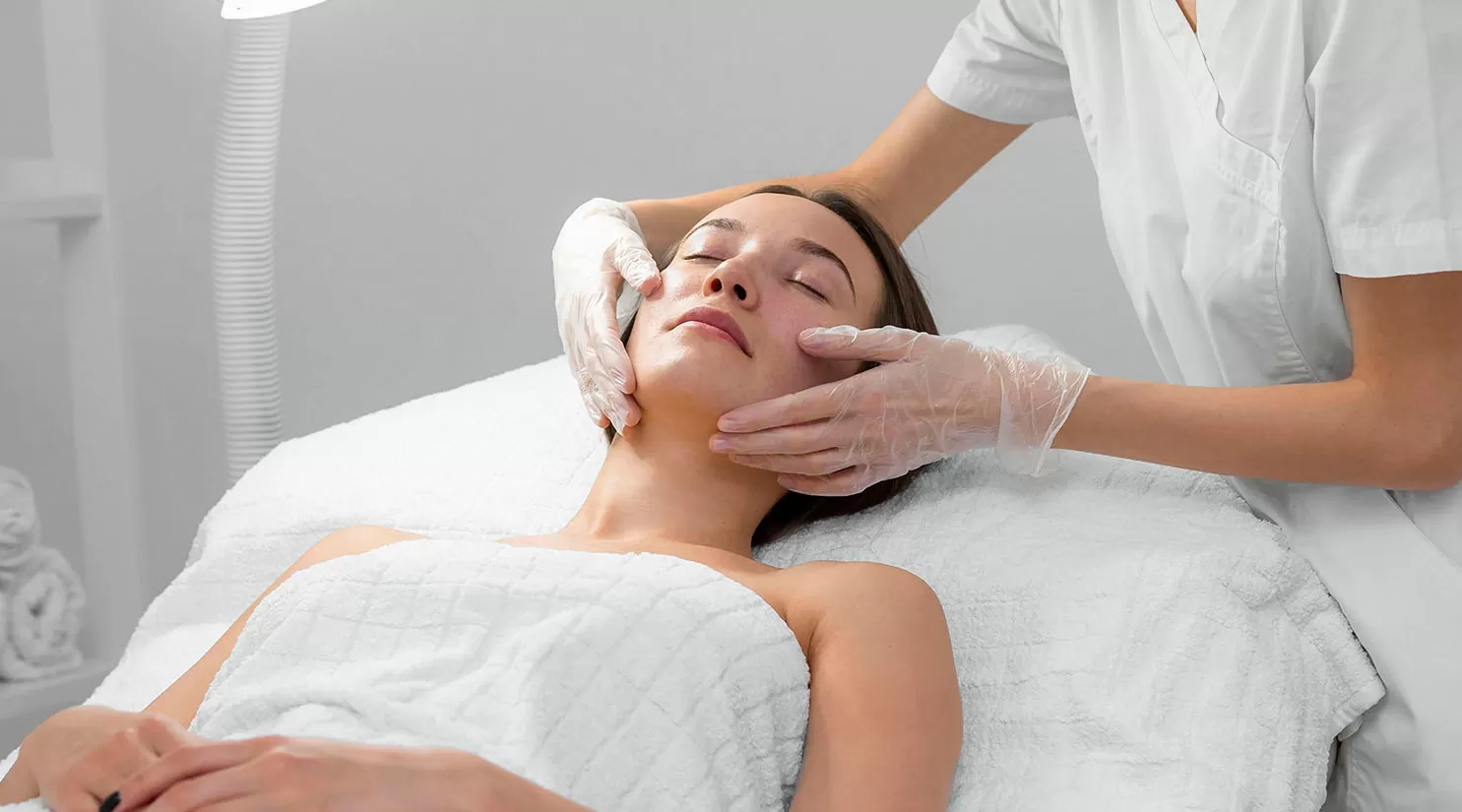 alanyada-cilt-bakimi-genc-ve-isiltili-bir-cilde-dogru-adim-adim